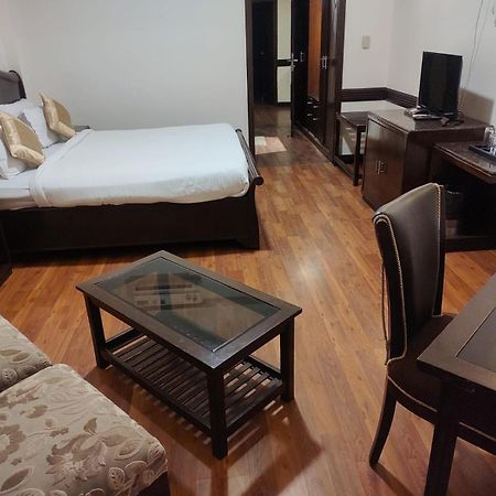 Luxera Hotels & Resorts New Delhi Exteriör bild
