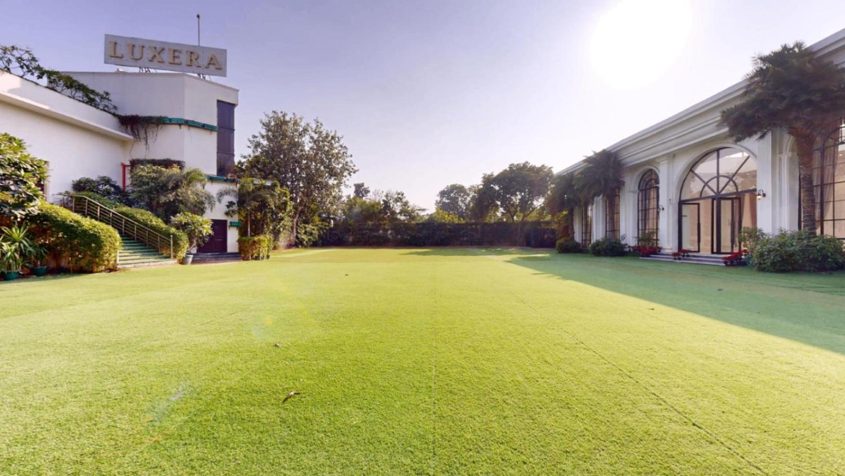 Luxera Hotels & Resorts New Delhi Exteriör bild
