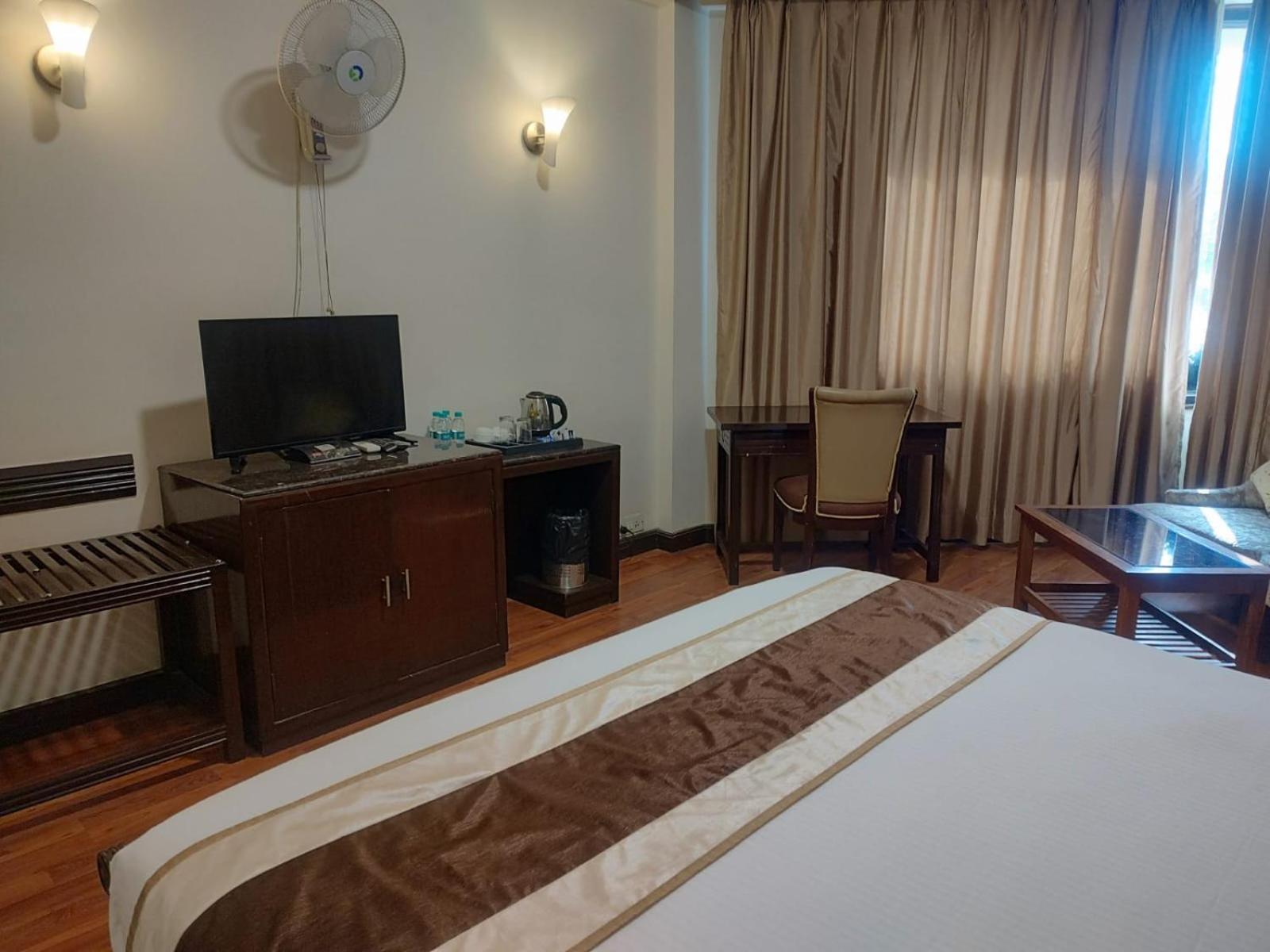 Luxera Hotels & Resorts New Delhi Exteriör bild
