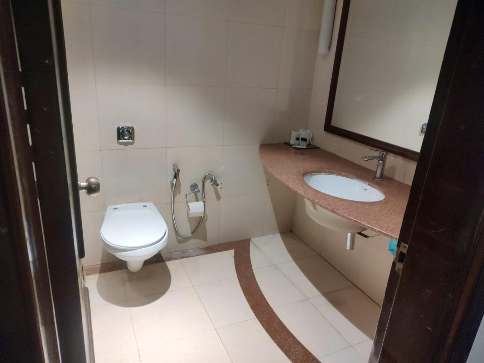 Luxera Hotels & Resorts New Delhi Exteriör bild