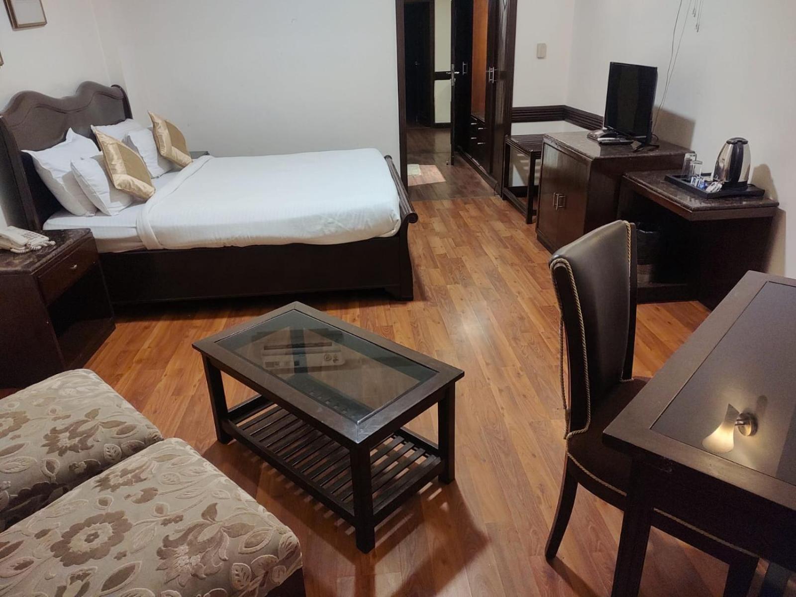 Luxera Hotels & Resorts New Delhi Exteriör bild