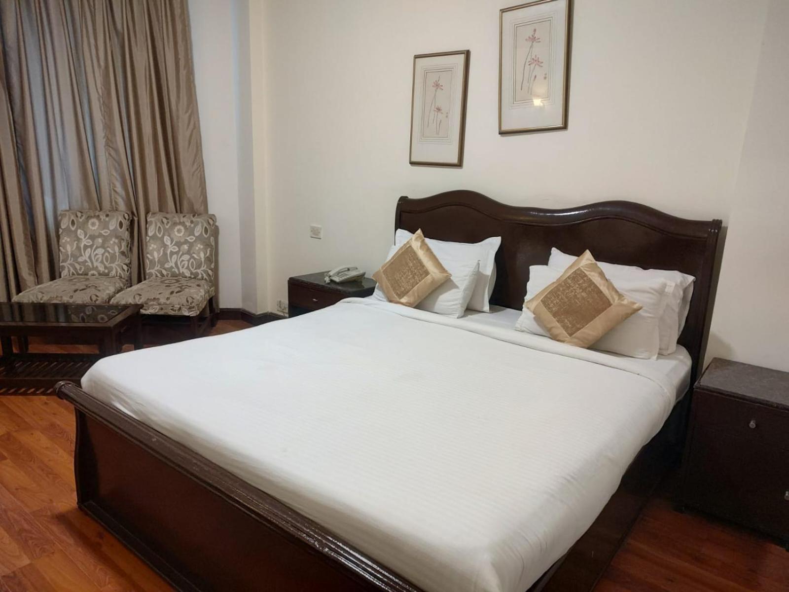 Luxera Hotels & Resorts New Delhi Exteriör bild