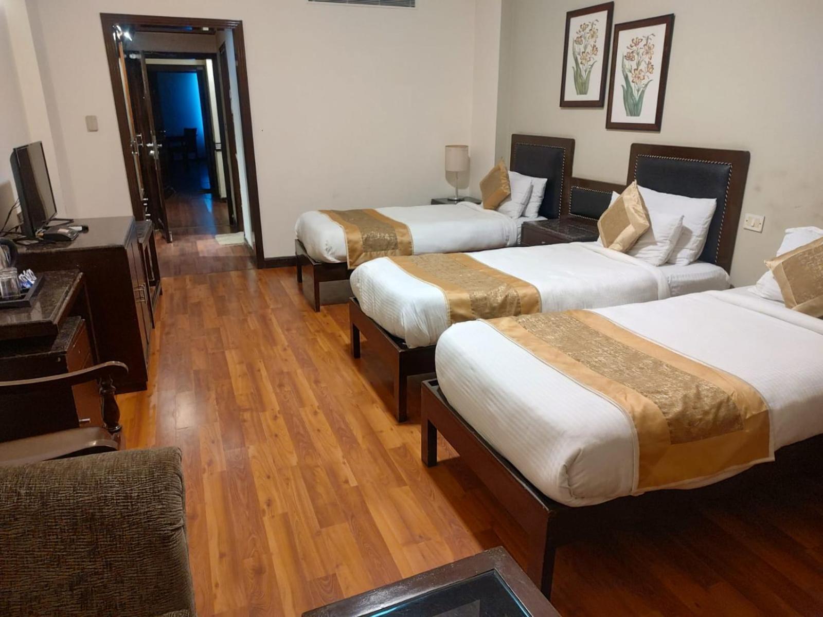 Luxera Hotels & Resorts New Delhi Exteriör bild