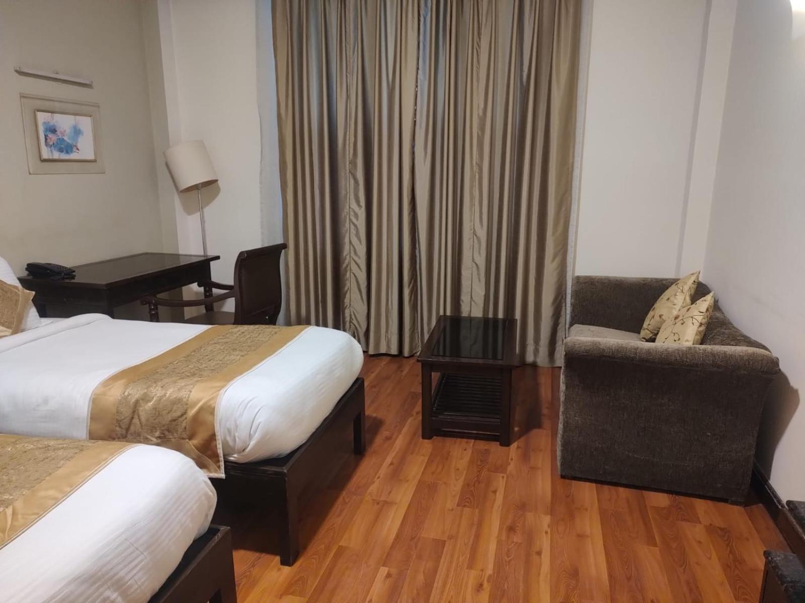 Luxera Hotels & Resorts New Delhi Exteriör bild