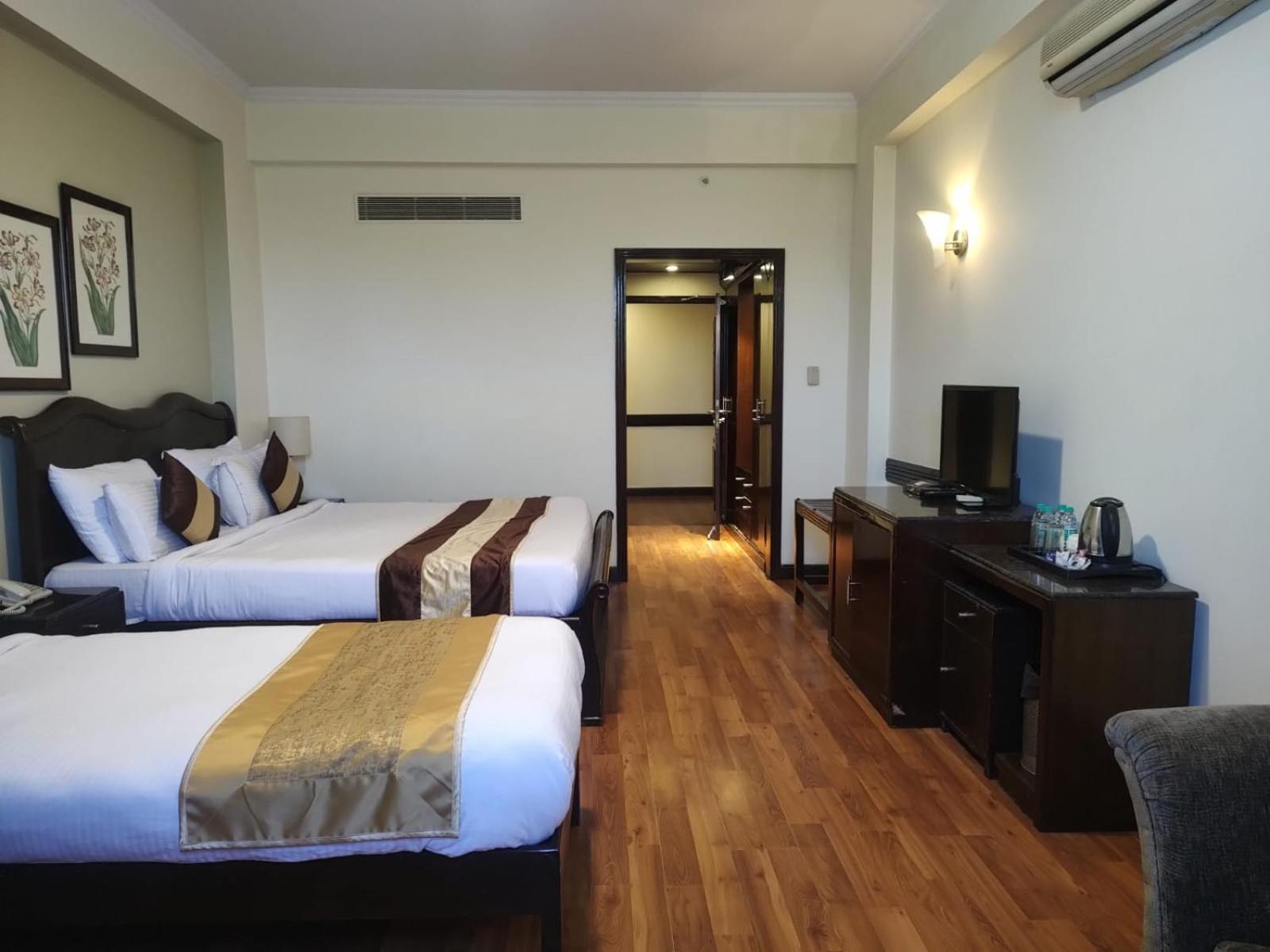 Luxera Hotels & Resorts New Delhi Exteriör bild