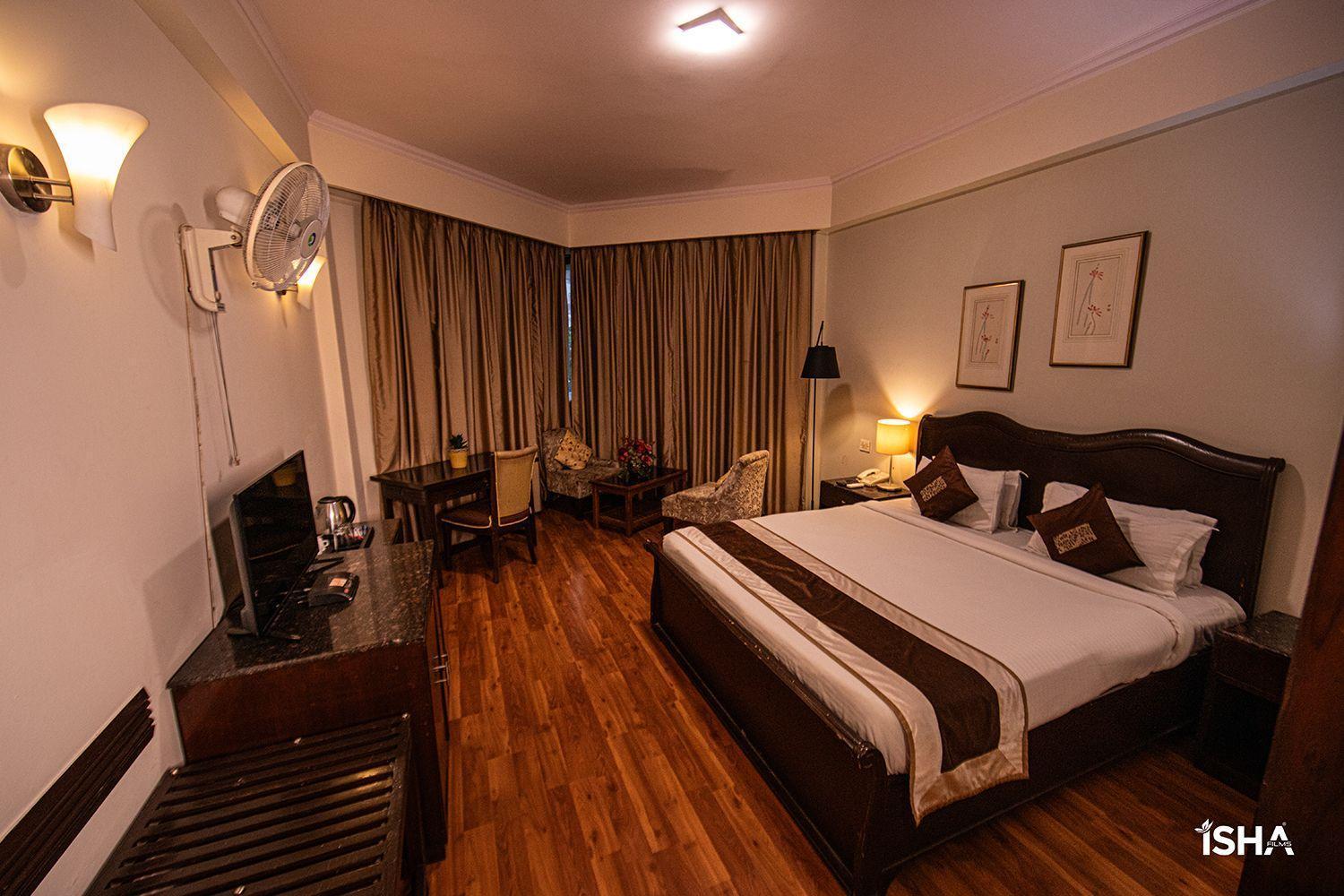 Luxera Hotels & Resorts New Delhi Exteriör bild